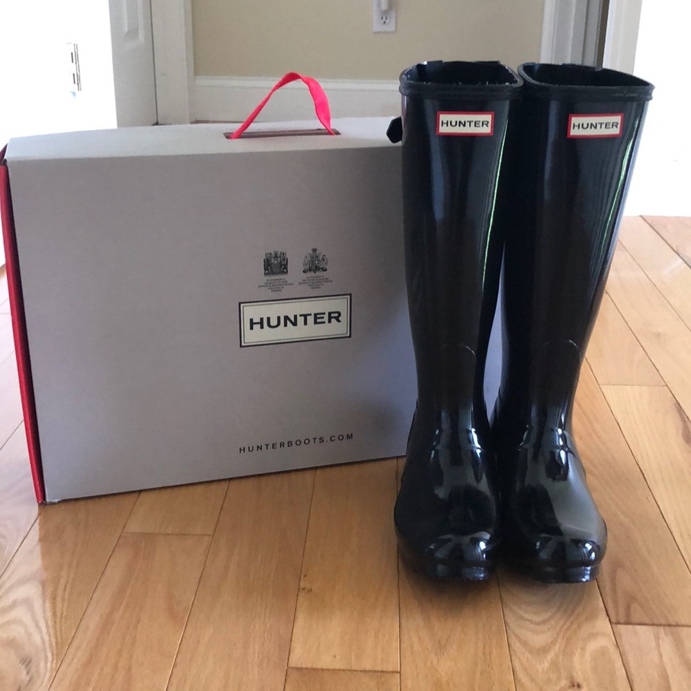 NWT Women's Tall Gloss Rainboots, Black size 6